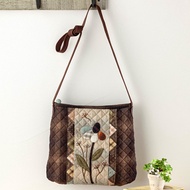 [Direct from JAPAN] Patchwork quilt craft Shibata Akemi happiness mood mutter about the jagged piece of patchwork bag...