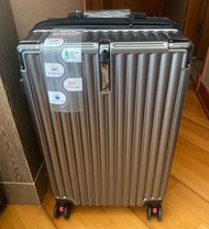 《只此一個》 全新超輕合金 24寸 行李箱行李喼旅行箱行李喼  baggage suitcase luggage 20kg  check in size   last one $300 only