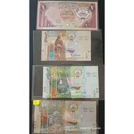 like new money ,kuwait money ,1dinar ,1/2 ,1/4 ,1dinar old money.1 set 4 pcs