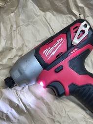 Milwaukee 米沃奇 2462 M12 1/4” 六角頭電扑