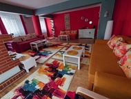 บ้านเดี่ยว 2 ห้องนอน 2 ห้องน้ำส่วนตัว ขนาด 107 ตร.ม. – อูนิริ (Apartament incantator cu parcare grat