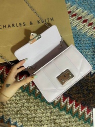 CHARLES &KEITH LADIES FASHIONABLE STYLISH SLING BAG HAND BAG LUXURY QUALITY EDITION