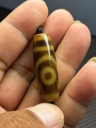 極品仿純兩眼天珠。至純級別。品相如圖包漿漂亮。溫潤如玉，喜歡留言！收藏極品。。至