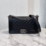 Chanel 黑荔枝牛皮霧銀釦Boy25肩斜背包