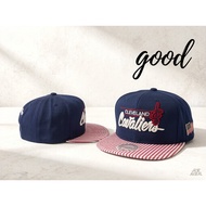 Mitchell & Ness Cleveland Cavaliers USA Navy Snapback Classics 9FIFTY Snapback Two-Tone Hat Cap mult