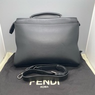 98新FENDI/芬迪 小惡魔 peekaboo 全皮男士公文包 尺寸：37✖️28✖️cm 附件： 塵袋 肩帶 （