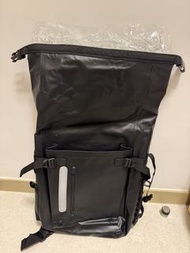 黑色戶外防水背包 30L