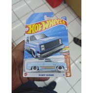 Hot Wheels '83 Chevy Silverado biru