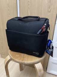 黑色單肩相機包 （只限葵芳交收）Nike, Adidas, UNIQLO