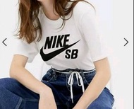 Nike美國品牌經典SB系列DRI-FIT燙印logo休閒短袖T恤 白色 M號 中性 男女同款 全新 專櫃 正品 黑白熊貓配色 吸濕速乾 舒適好穿