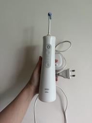 Oral B 水牙線