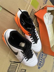 Nike Tiempo 足球鞋
