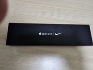Apple WatchApple Watch Nike Series 7 (GPS) 45毫米午夜暗色鋁金屬錶殼配Nike運動手環