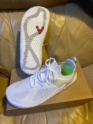 Vivobarefoot  白色運動赤足鞋Vivobarefoot - Motus Strength