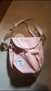 Hellolulu Desi 系列粉紅色斜孭袋