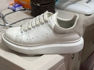 Alexander McQueen 厚底小白鞋