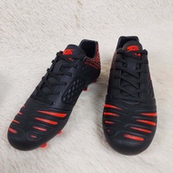 รองเท้าสตั๊ด ฮาร่า (HARA) รองเท้าฟุตบอล HARA สีดำ/แดง (I10)