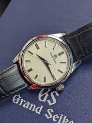 二手中古GRAND SEIKO 精工 Elegance Collection SBGW231 SBGW231G ⚜️優雅系列 9S64手動上鏈機芯 透底 藍寶石玻璃 37.3mm 鱷魚皮帶 3日鏈(72小時) 生活防水 狀態: 非常好, Fullset, 不合完美主義者 價錢: $19800 歡迎 買賣 / 換錶 / 寄賣 查詢 📩