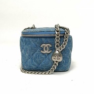 CHANEL 牛仔藍鐳射標銀扣23P山茶花印花愛心金球盒子藍肩背包