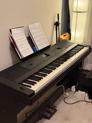 Yamaha DGX-660 88-Key Weighted Digital Piano + Stand & 3 Pedals
