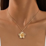 Metal Pleated Flower Pendant Necklace Vintage Fashion Elegant Petal Collarbone Chain Necklace 4LZ5