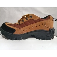 Caterpillar outdoor safety shoes with steel toe, tan color