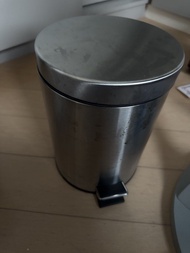 不銹鋼腳踏垃圾桶