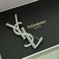 YSL 銀色字母胸針