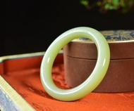 天然和田玉黃口料雕花手鐲  圈口60.4mm  水頭超好