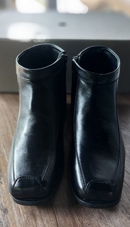 Sepatu Preloved Boots Wanita Marelli (Size 38)