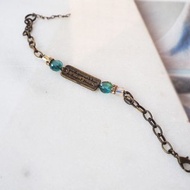 個性女孩 英文字牌 切面綠玻璃珠 鑽圈 古銅手鍊 P50