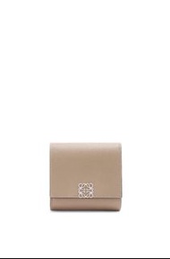 Loewe Anagram compact flap wallet沙色短夾