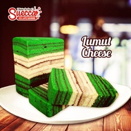 Kek lapis sarawak (lumut cheese)