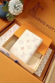 順豐包郵 LV 夢幻紫白色銀包