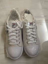 FILA 白色帆布鞋