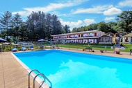 ฮาล์ฟ มูน โมเต็ล แอนด์ คอตเทจ (Half Moon Motel & Cottages)