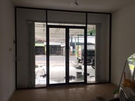 Pemasangan Kusen Aluminium. Jendela dan Pintu