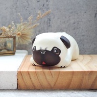 小巴哥犬手機架 手工木製療癒小木雕公仔擺飾 名片架 寵物公仔