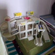中古 2010年 Tomica 停車場玩具 配件成色如圖 有使用痕跡 極罕有 郵費可議 需要細節私聊
