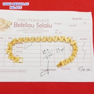 promo.....gelang tangan hongkong Ukir emas 24 karat berat 8.9 gram ada surat dari toko bisa COD terl