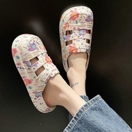 2024 New Coros Shoes Women's Summer Outdoor Cartoon Cute Print Non Slip Thick Sole Shit Feeling Closed Toe Sandals