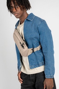 Pacsafe V Action  五大專利防盜 側背包 胸背包2.5L 卡其 #60161