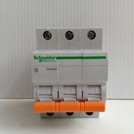 Schneider Electric DOMAE MCB 40A 3P - Orange