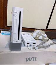 Nintendo wii 二手主機含手把線組遊戲 限高雄面交