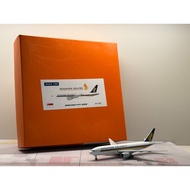 [Ready Stock] 1: 400 JC Wings EW4772014 Singapore Airlines 777-200 Registered Number: 9V-SVN (with C