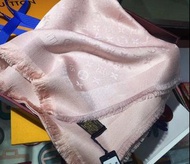 LV 高版本粉色銀絲羊絨真絲圍巾