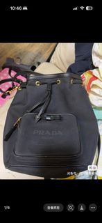 Prada 黑色帆布水桶包