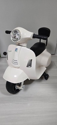 Vespa 兒童電動車 綿羊仔 白色