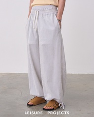 (Leisure Projects) RELAX SEERSUCKER PANTS กางเกงเอวยางยืด ดีเทลผ้าSEERSUCKER ทรงขาบาน
