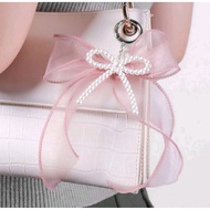 GANTUNGAN Chelsea Pearl Ribbon Bag Keychain Chelsea Pearl Ribbon Bag Charm